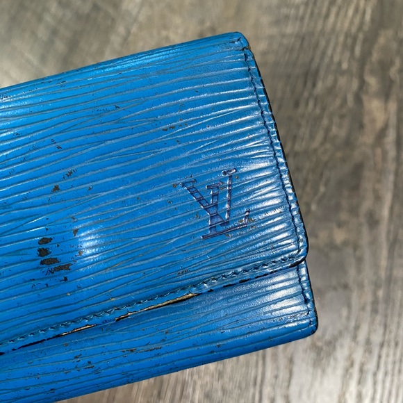 LOUIS VUITTON Epi Blue Leather Key Holder - Picture 3 of 5